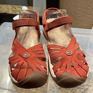 Keen Rose enclosed toe sandal